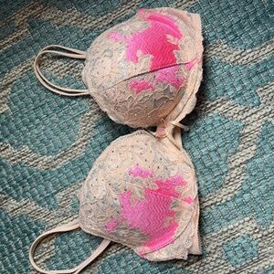 Pink Victoria’s secret push up bra 32c